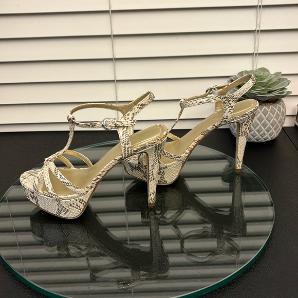 Limelight Women's Snakeskin Platform Sandals - Picture 5 of 7
